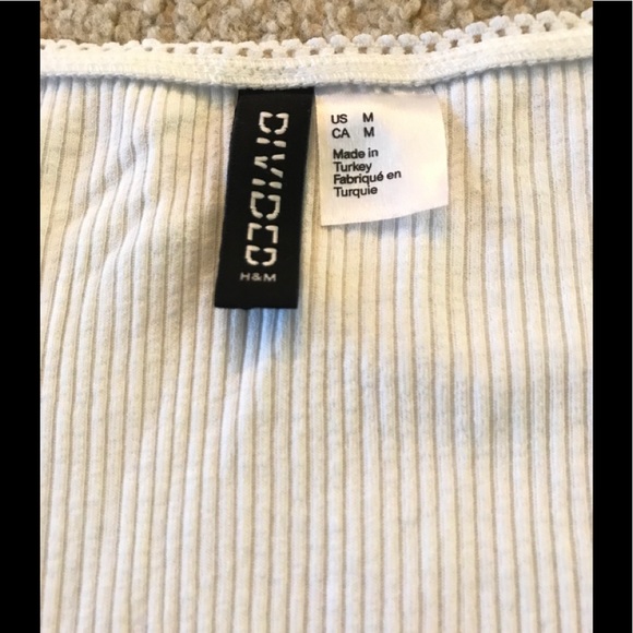 🔥EUCH&M DIVIDED WHITE REALLY CUTE LONGSLEEVE CROP TOP&STYLISH GOES W/ANYTHING - Picture 3 of 5